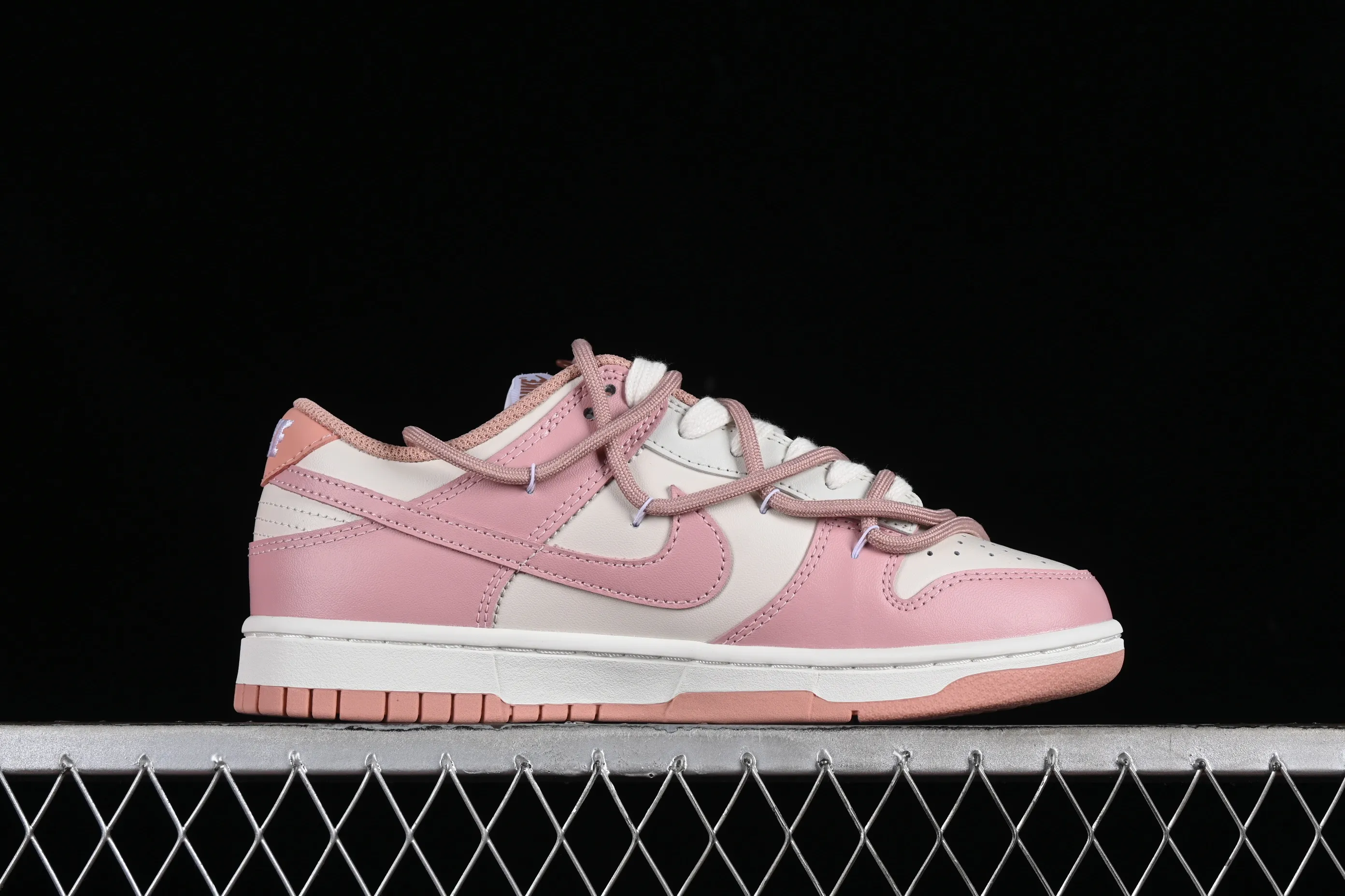 All categories Nk SB Dunk series Nk SB Dunk Low low-top sneakers Nk Dunk Low ESS customized version rose pink retro sweetheart low-top casual sneakers DD1503-118